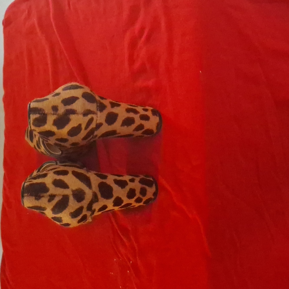 Vince Camuto Leopard Print Heels - Picture 3 of 6